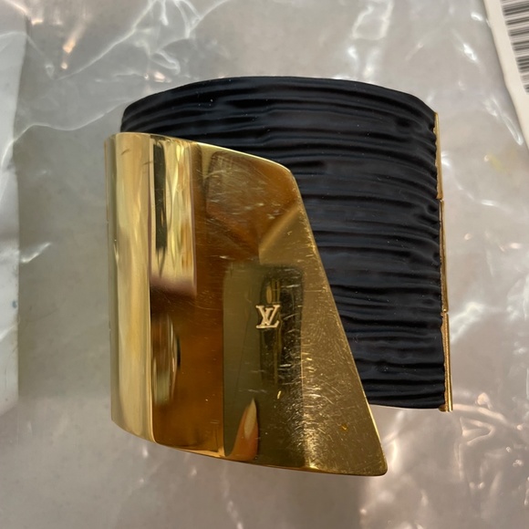 Louis Vuitton "My Epi" Cuff Bracelet - Picture 6 of 9